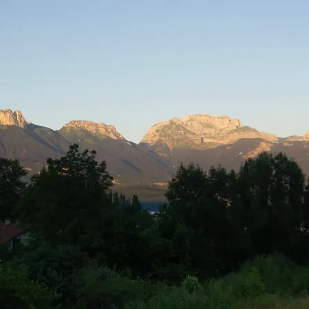 Le Sourire Du Lac Bed & Breakfast Sevrier