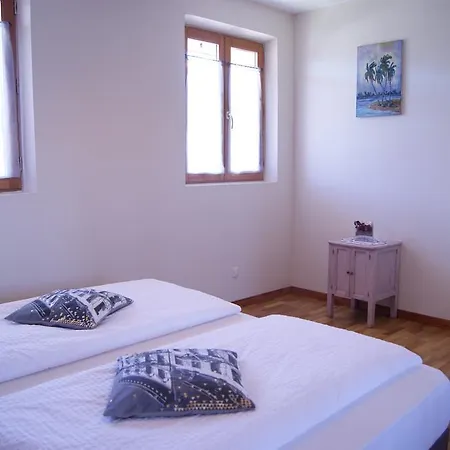 Le Sourire Du Lac Bed & Breakfast